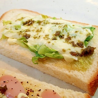 バジルソース/マヨで　サラダ菜とチーズのトースト